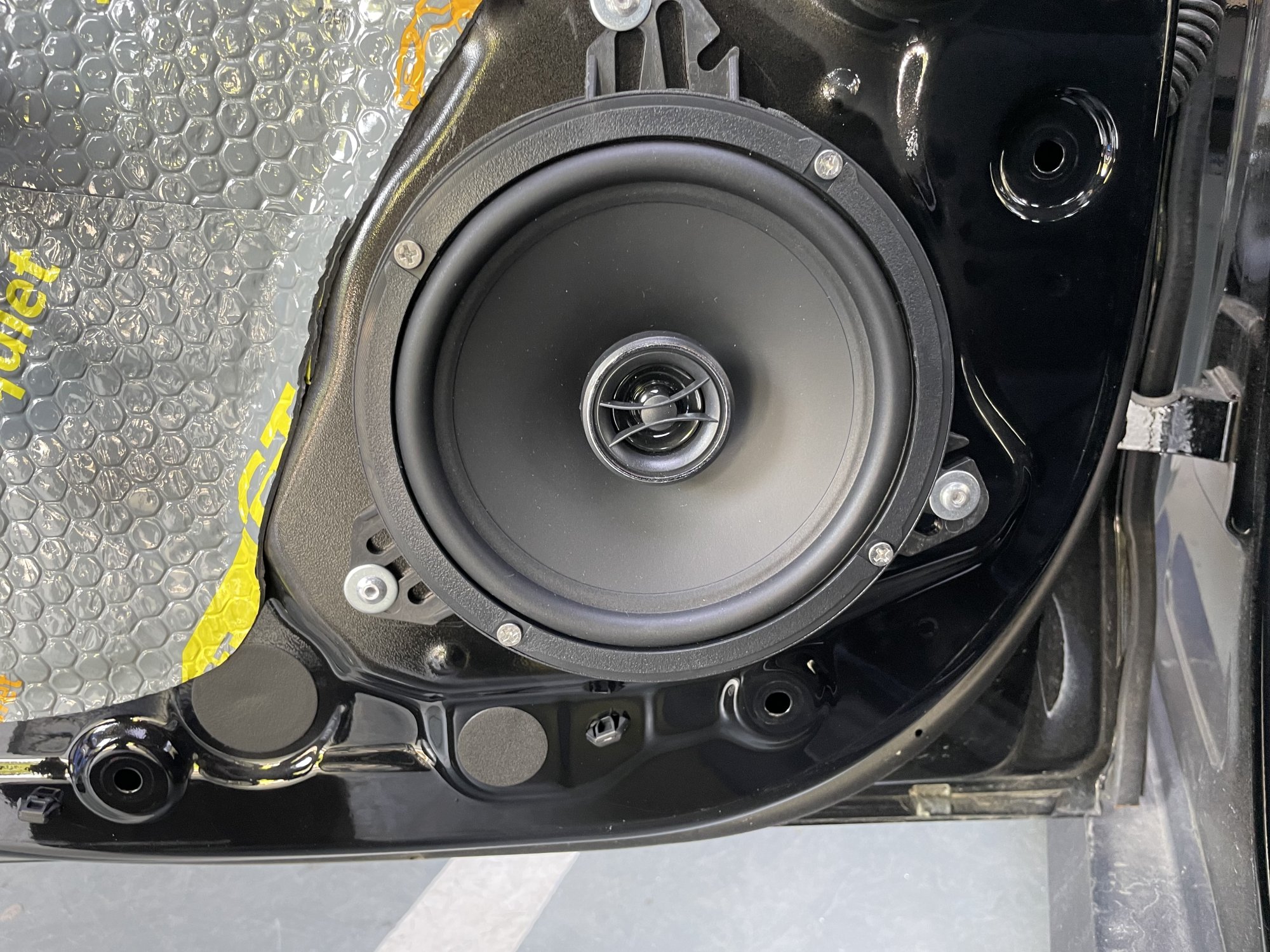 吉利帝豪前门隔音完成及喇叭安装全貌